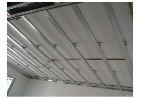 隔墻輕鋼龍骨施工規(guī)范與電線電纜敷設(shè)要點(diǎn)